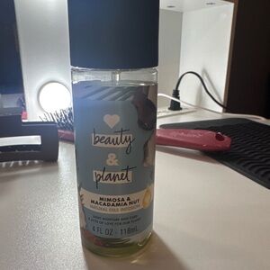 Beauty & Planet Mimosa & Macadamia Nut Oil Infusion